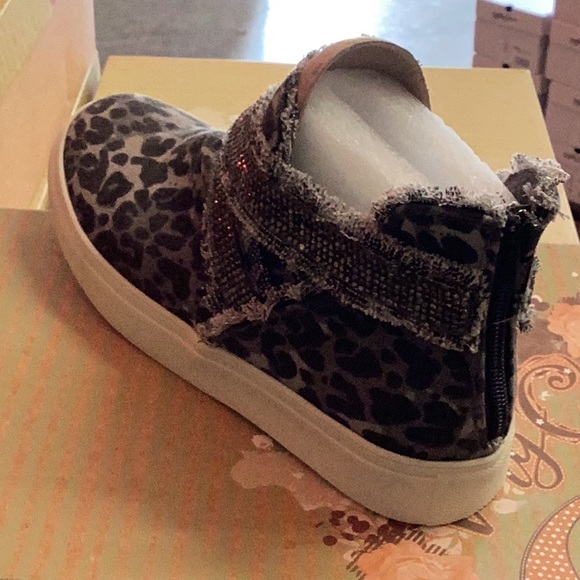 Very G Flora gray leopard - Picture 2 of 3